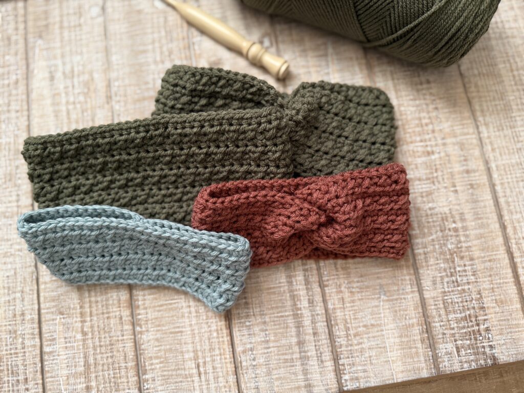 Blackbird Headband, a free beginner friendly crochet earwarmer pattern